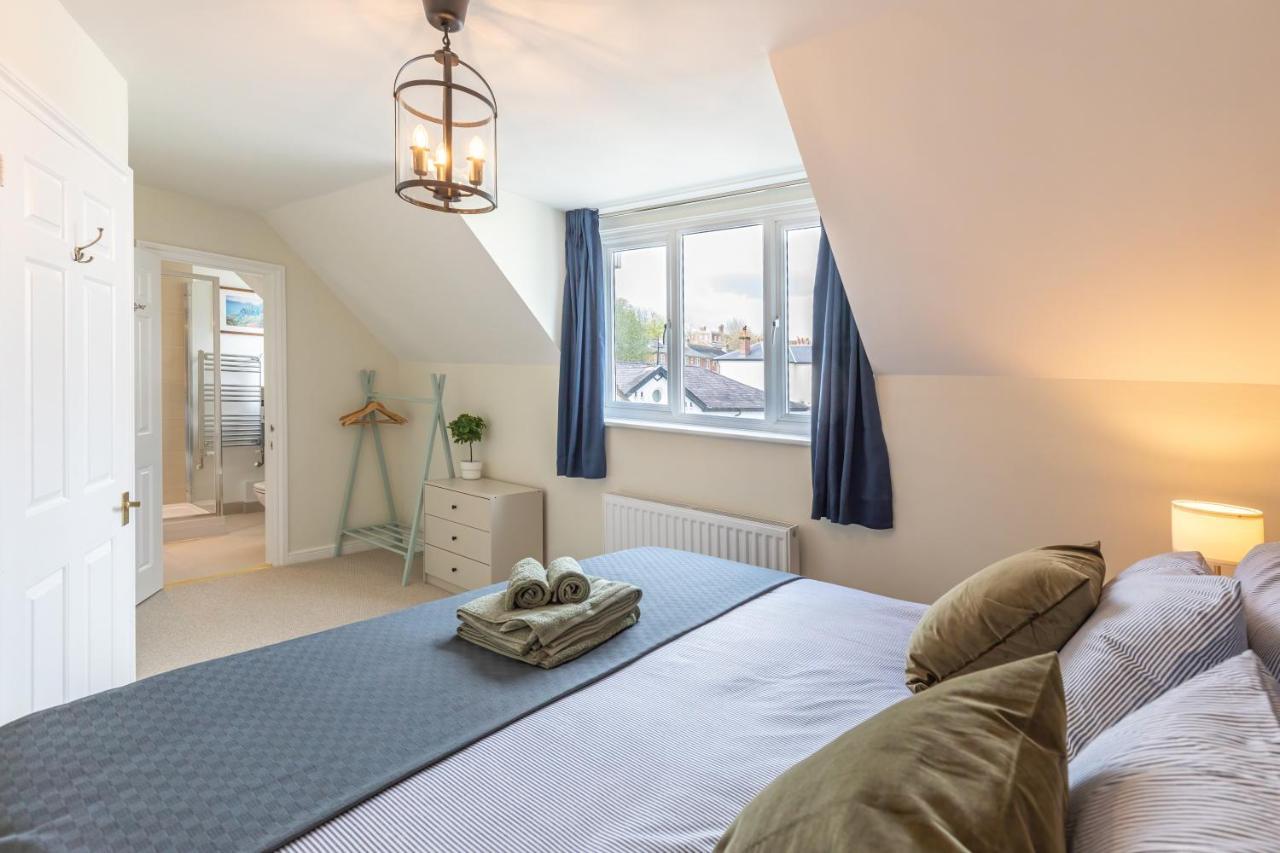 4 Bed City House With Private Garden And Parking Winchester Exterior photo