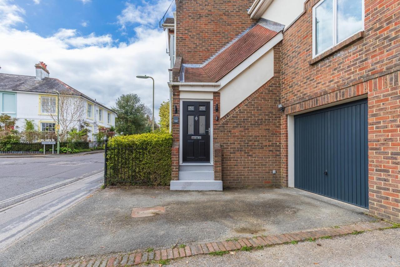 4 Bed City House With Private Garden And Parking Winchester Exterior photo