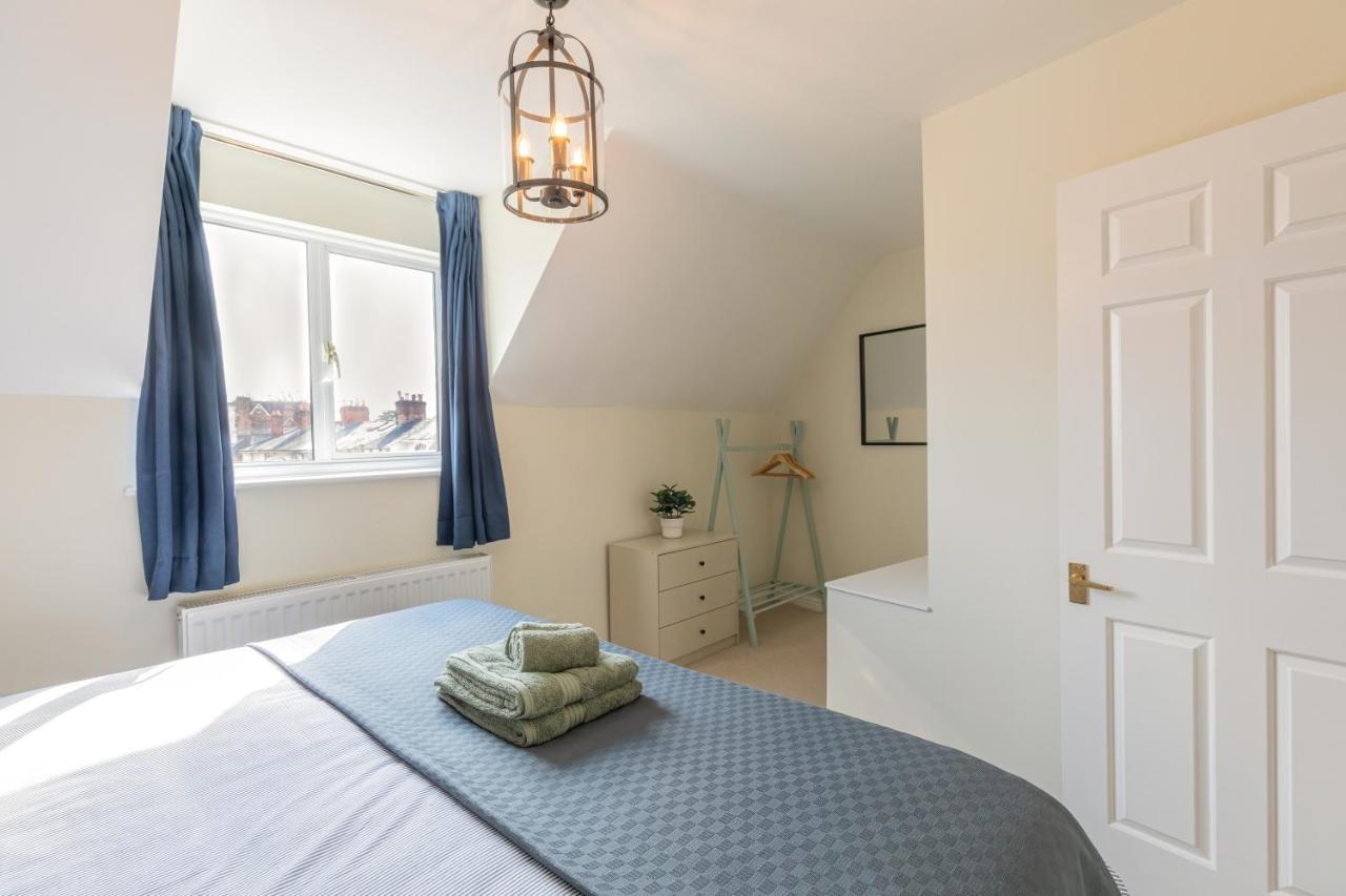 4 Bed City House With Private Garden And Parking Winchester Exterior photo