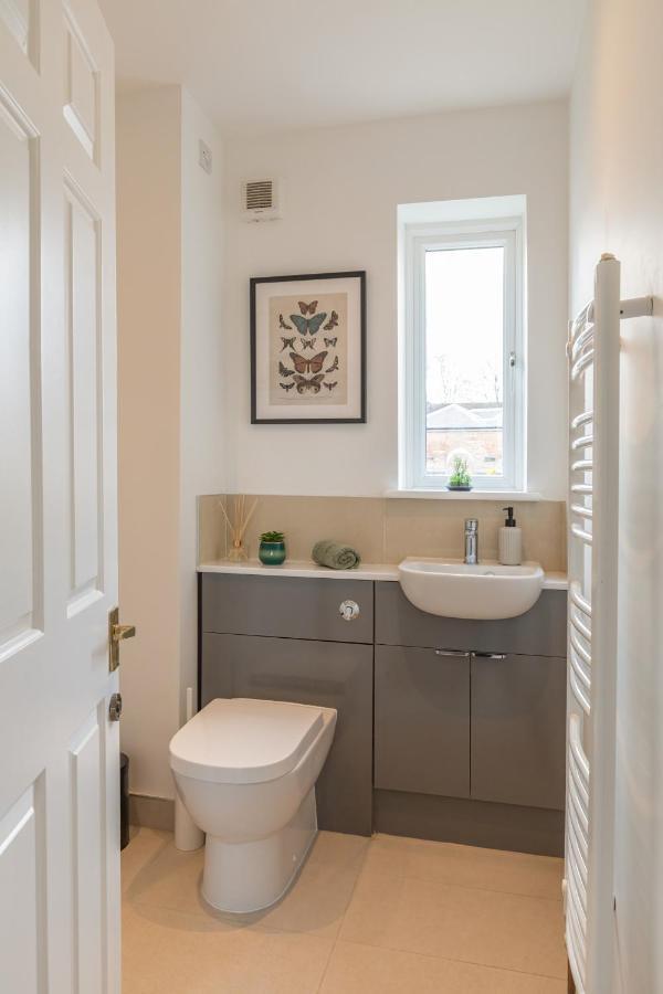 4 Bed City House With Private Garden And Parking Winchester Exterior photo