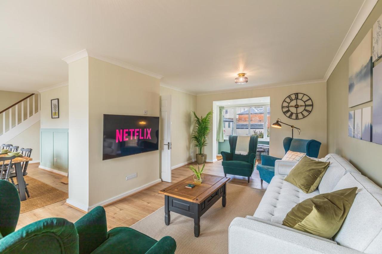 4 Bed City House With Private Garden And Parking Winchester Exterior photo